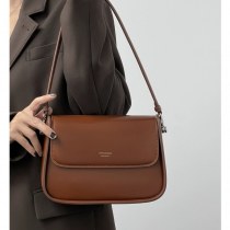 サドルバッグの女性の高品質バッグ 2024 新しいファッションニッチ 本革 脇の下クロスボディバッグ女性のための