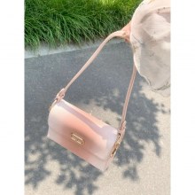 高見えするピンクのバラの小さなスクエアバッグ 2024 新しいシンプルな通勤ショルダークロスボディバッグ甘くて多用途なニッチバッグ