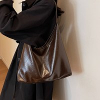 通勤用の質感のあるカジュアルなソフトレザーの大型バッグ、シンプルな肩掛けバッグ、女性の外出時に万能なトートバッグが新登場