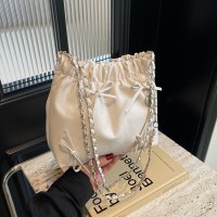女性のためのファッショナブルなチェーン小さなバッグ 2024 春の新しい多目的イン弓ショルダークロスボディバケットバッグ